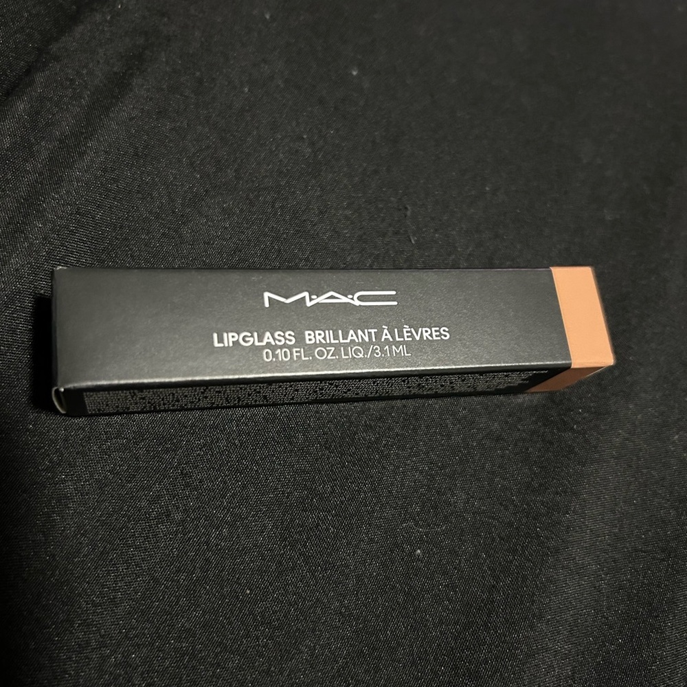 MAC Lipglass in Oh Baby